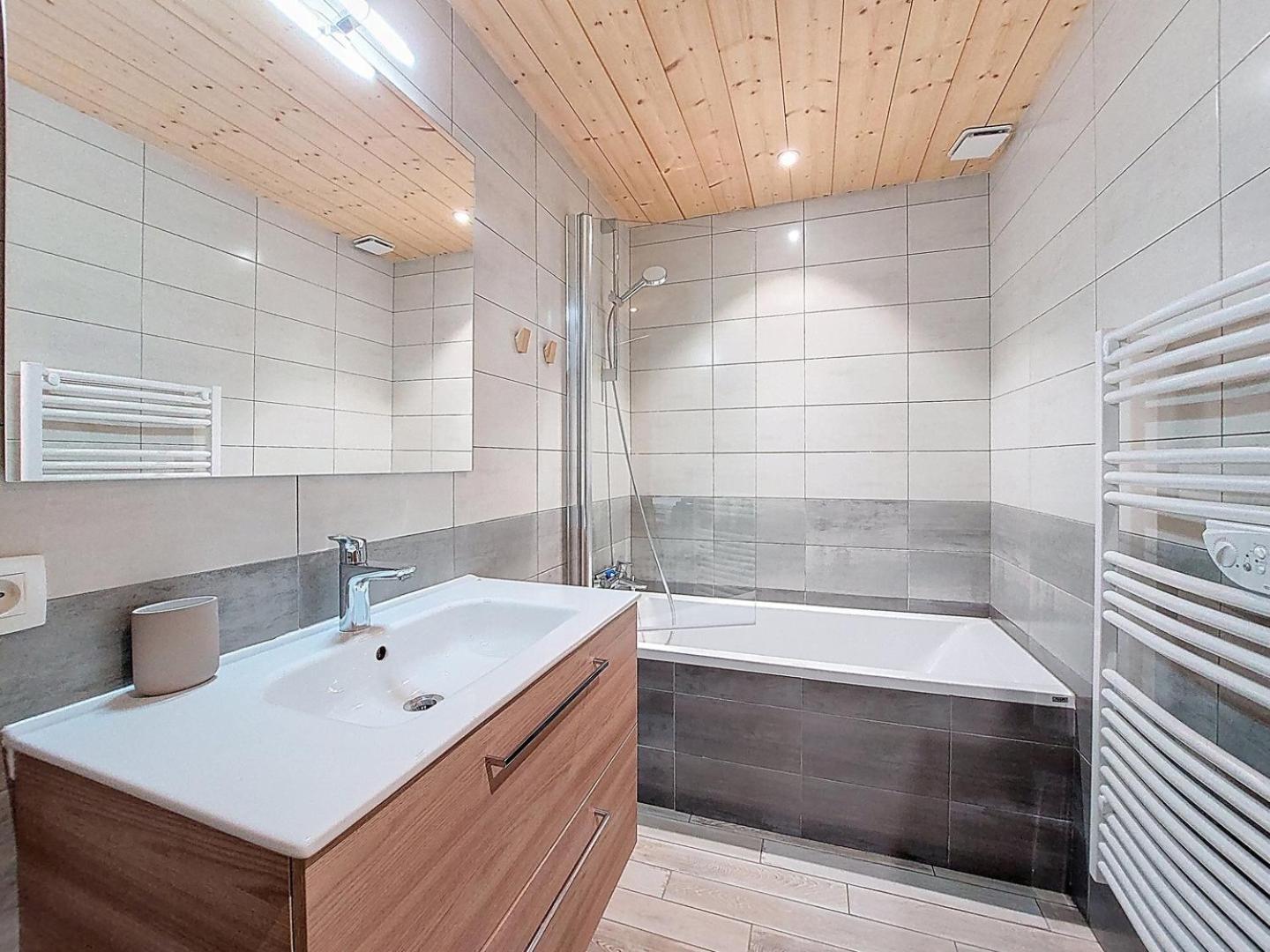 Appartement-3-Chambres-8-Couchages-Wifi-Montriond-Chebourins エクステリア 写真